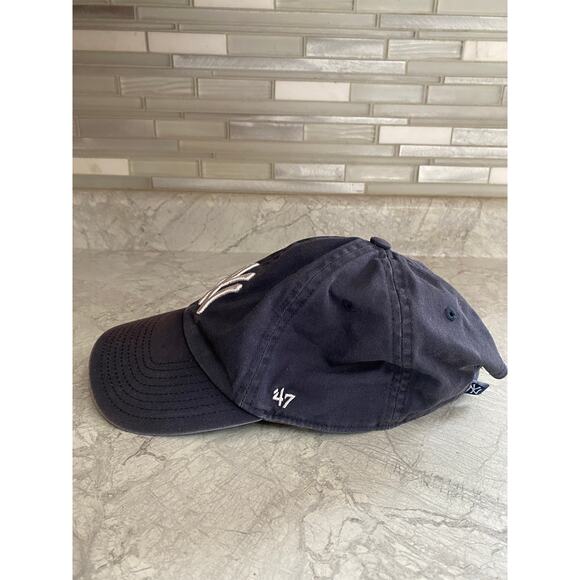 New York Yankees Faded Blue Baseball Hat - Picture 4 of 9